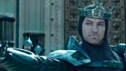 Jude Law lähestyi historiallista roolihahmoaan inhoa herättelevästi
